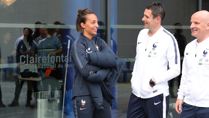 Le 29 mai 2019 à Clairefontaine avec la gardienne Sarah Bouhaddi.