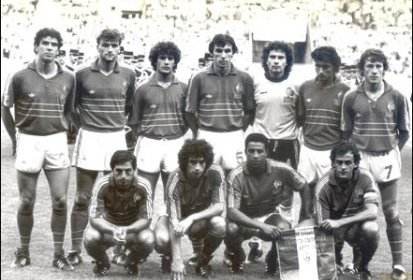 Bibard, Le Roux, Ayache, Bossis, Bats, Tusseau et Fernandez ; Giresse, (…)