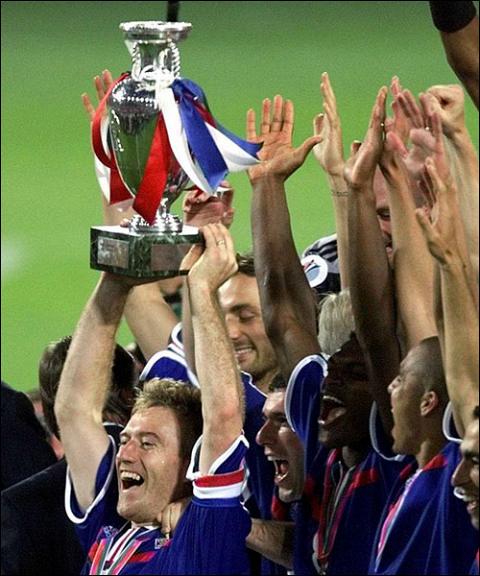 Quel Est L'âge De Didier Deschamps Une bande de tissu au bras gauche - Chroniques bleues
