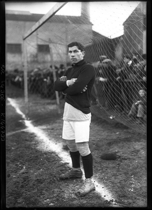 Pierre Chayriguès en 1924. Et déjà des gants !