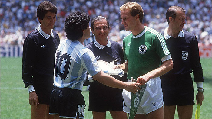 Finale Argentine-RFA en 1986, l'Allemagne joue en vert (et perd).