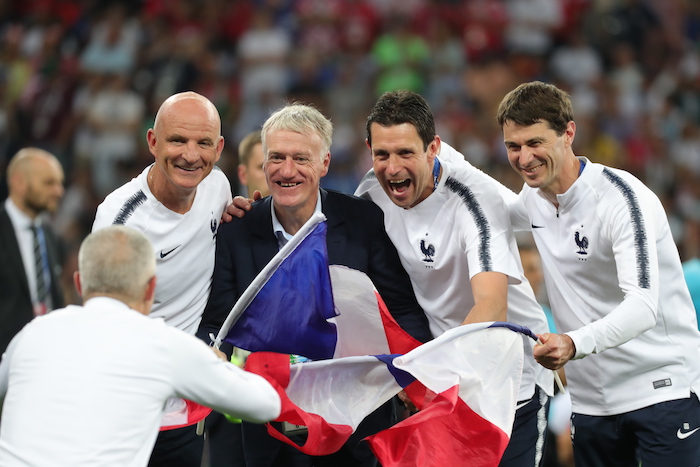 Quelques minutes après la victoire contre la Croatie le 15 juillet 2018, avec Guy Stéphan, Didier Deschamps et Franck Raviot.