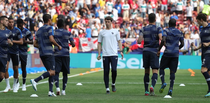 Echauffement des titulaires juste avant France-Croatie, le 15 juillet 2018.