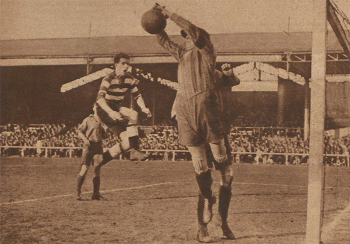 Jacques Dhur dans les cages du Stade Français en quart de finale de Coupe de France 1928.